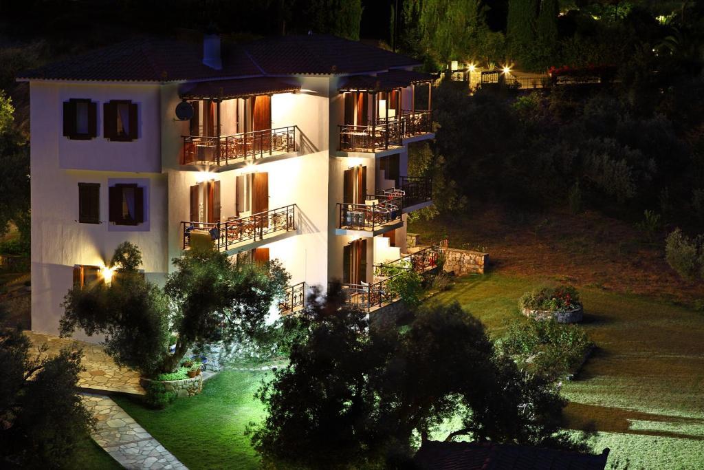 Mando Beachfront Stafylos Extérieur photo
